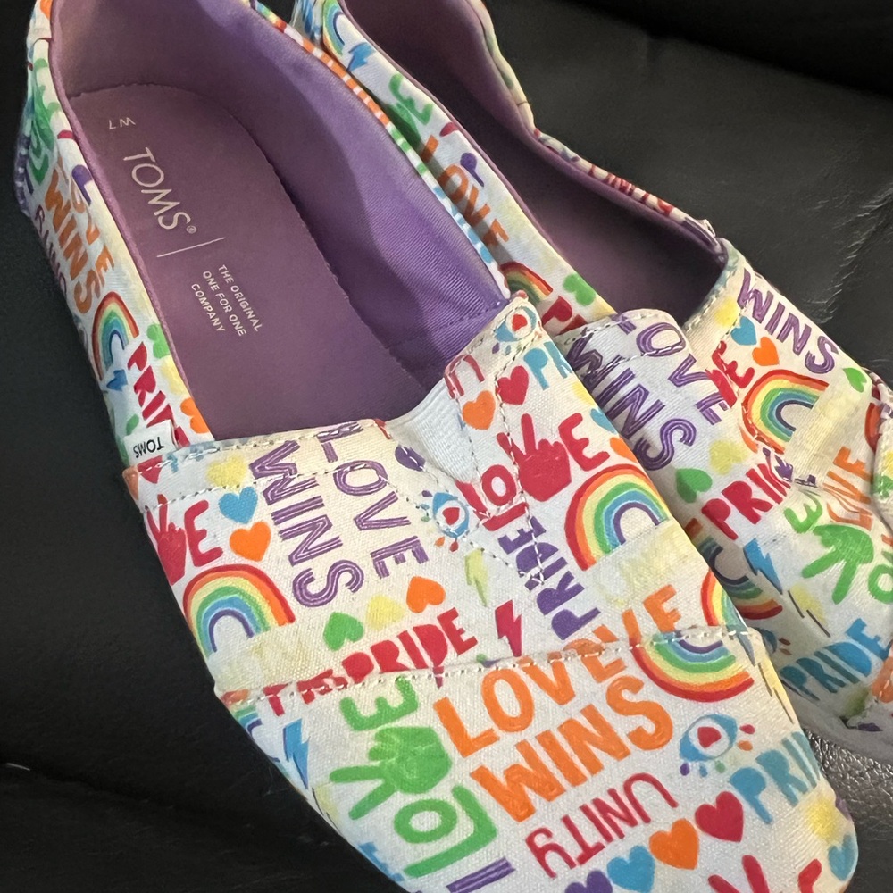 TOMS Pride Rainbow Slip-On Shoes size 7